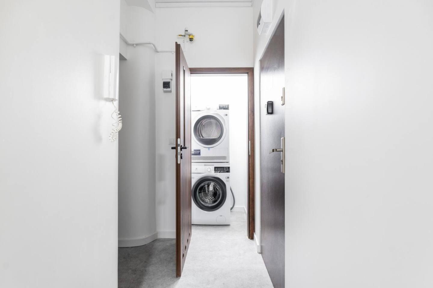 Fifty Studio City Center Sienna Варшава Екстериор снимка